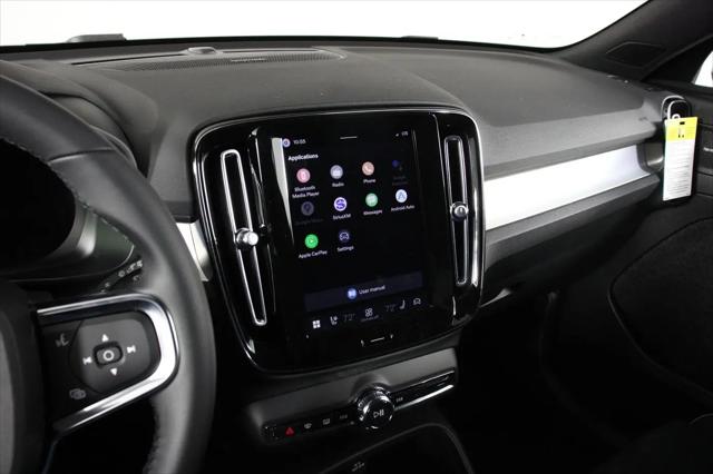 2026 Volvo XC40 Black Edition Ultra, B5 AWD Gas (mild hybrid)