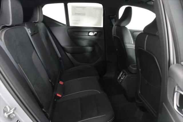 2026 Volvo XC40 Black Edition Ultra, B5 AWD Gas (mild hybrid)