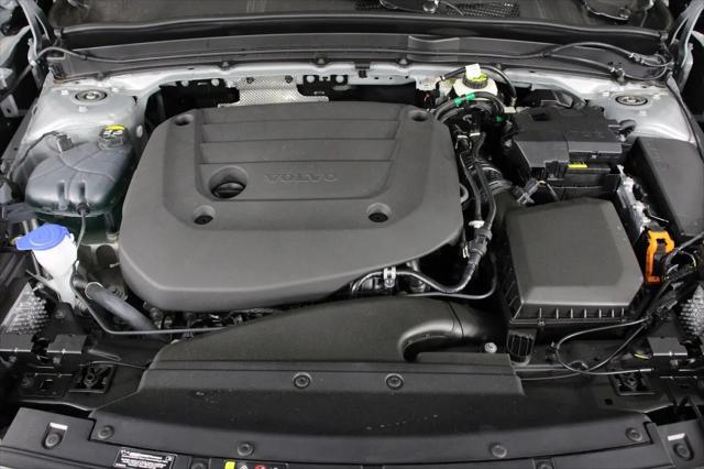 2026 Volvo XC40 Black Edition Ultra, B5 AWD Gas (mild hybrid)