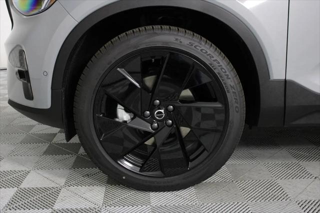 2026 Volvo XC40 Black Edition Ultra, B5 AWD Gas (mild hybrid)