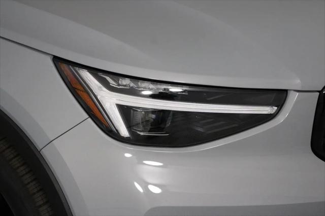 2026 Volvo XC40 Black Edition Ultra, B5 AWD Gas (mild hybrid)