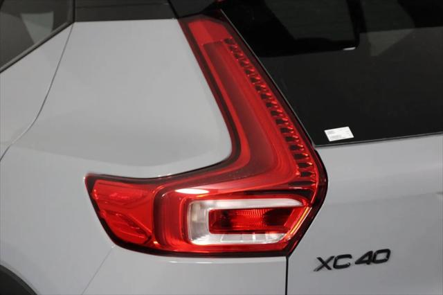 2026 Volvo XC40 Black Edition Ultra, B5 AWD Gas (mild hybrid)