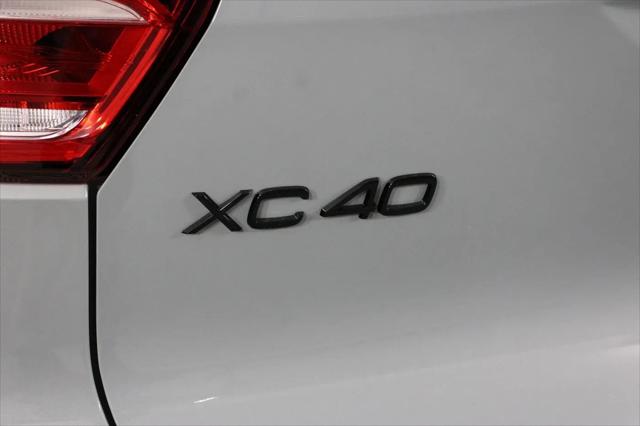 2026 Volvo XC40 Black Edition Ultra, B5 AWD Gas (mild hybrid)