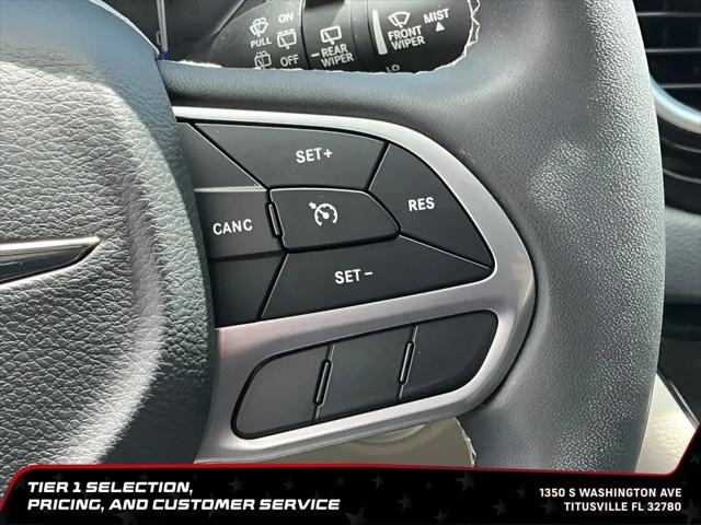 2023 Chrysler Voyager LX