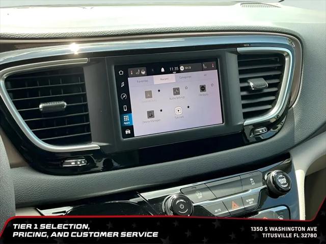 2023 Chrysler Voyager LX