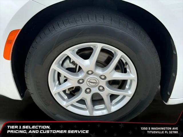 2023 Chrysler Voyager LX
