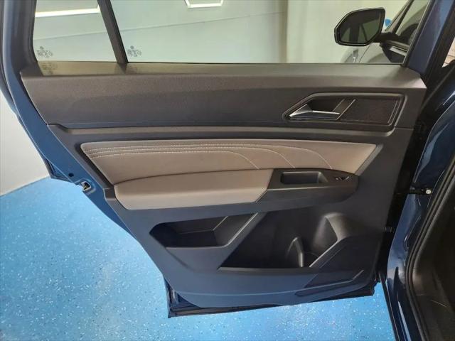 2023 Volkswagen Atlas Cross Sport 2.0T SEL R-Line Black