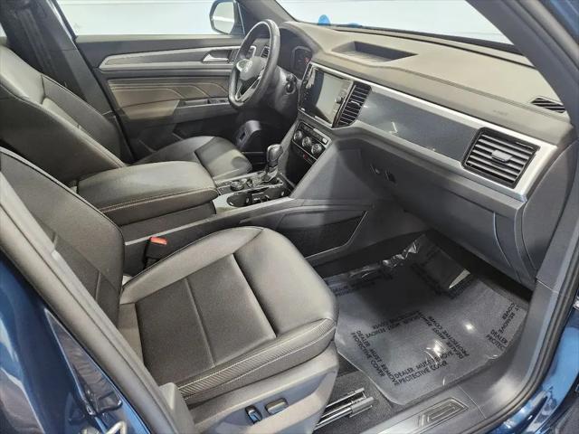 2023 Volkswagen Atlas Cross Sport 2.0T SEL R-Line Black