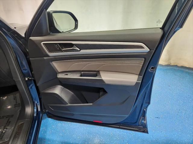 2023 Volkswagen Atlas Cross Sport 2.0T SEL R-Line Black