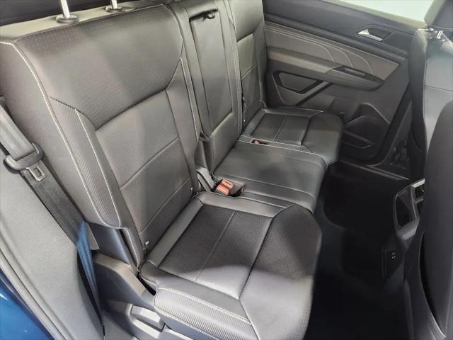 2023 Volkswagen Atlas Cross Sport 2.0T SEL R-Line Black