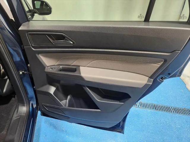 2023 Volkswagen Atlas Cross Sport 2.0T SEL R-Line Black