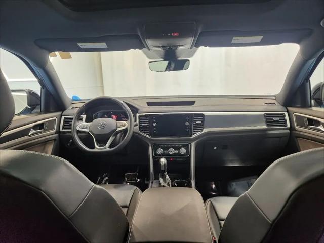 2023 Volkswagen Atlas Cross Sport 2.0T SEL R-Line Black