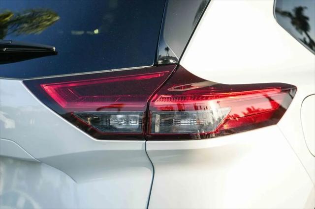 2025 Nissan Rogue SL FWD