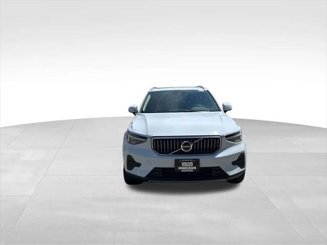 2025 Volvo XC40 B5 Core Bright Theme