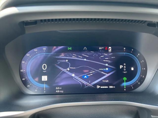2025 Volvo XC40 B5 Core Bright Theme