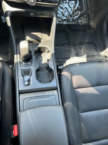 2025 Volvo XC40 B5 Core Bright Theme