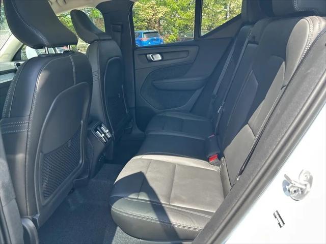 2025 Volvo XC40 B5 Core Bright Theme