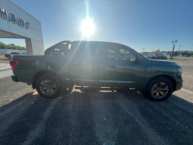 2024 Nissan Titan Crew Cab SV 4x2