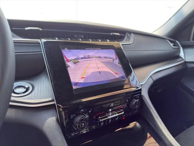 2025 Jeep Grand Cherokee L Altitude 4x4