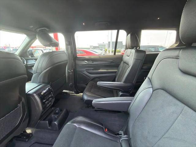 2025 Jeep Grand Cherokee L Altitude 4x4