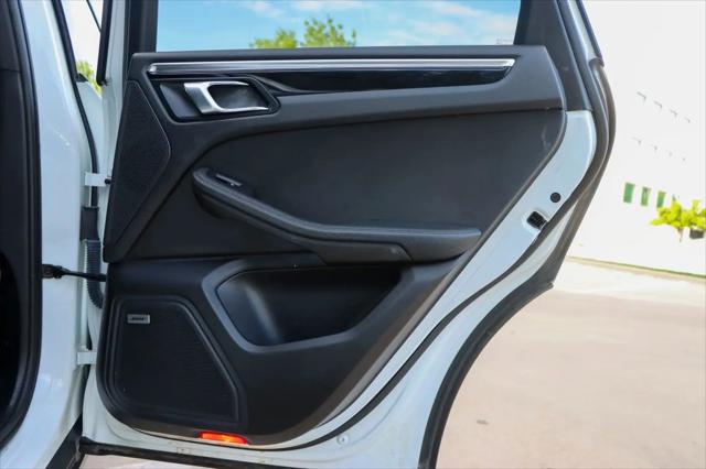 2020 Porsche Macan Macan