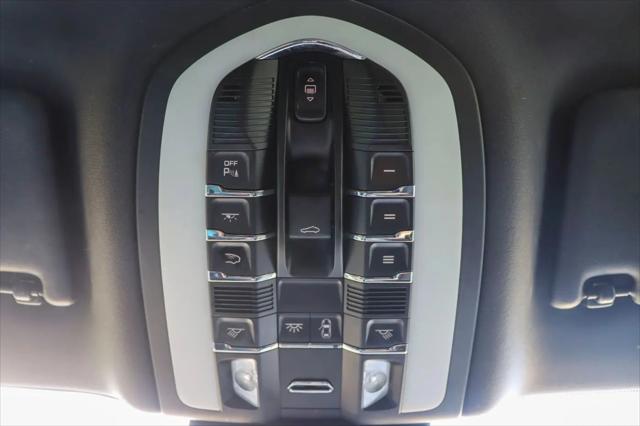 2020 Porsche Macan Macan