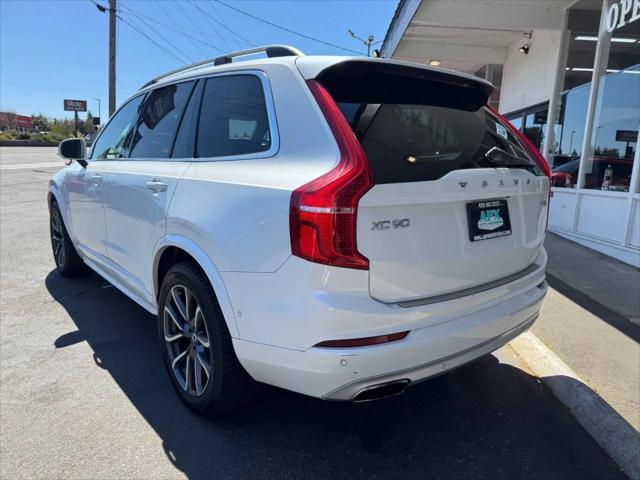 2016 Volvo XC90 T6 Momentum