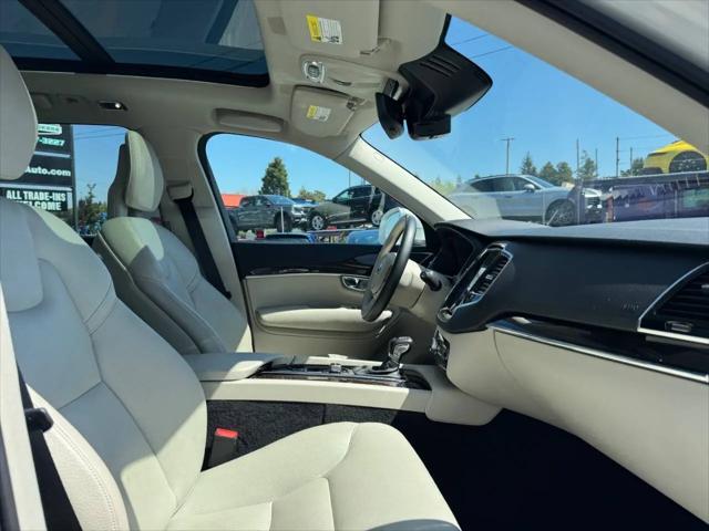 2016 Volvo XC90 T6 Momentum