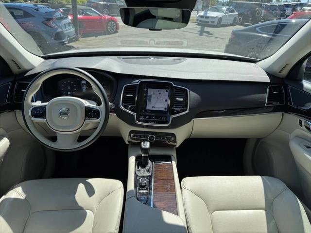 2016 Volvo XC90 T6 Momentum