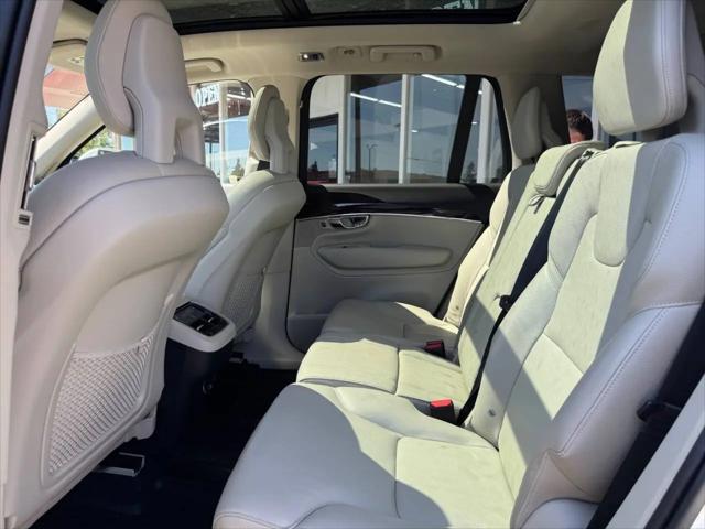 2016 Volvo XC90 T6 Momentum