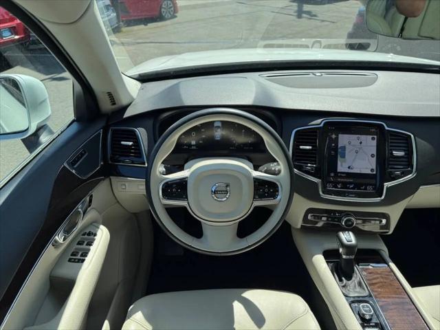 2016 Volvo XC90 T6 Momentum
