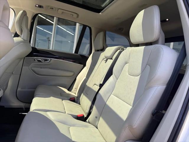 2016 Volvo XC90 T6 Momentum