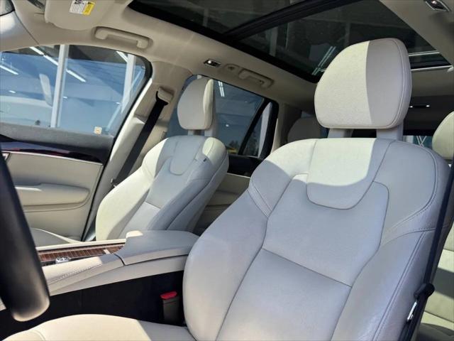 2016 Volvo XC90 T6 Momentum