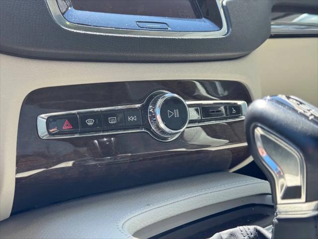 2016 Volvo XC90 T6 Momentum