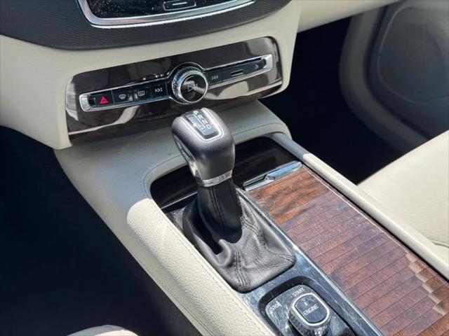 2016 Volvo XC90 T6 Momentum