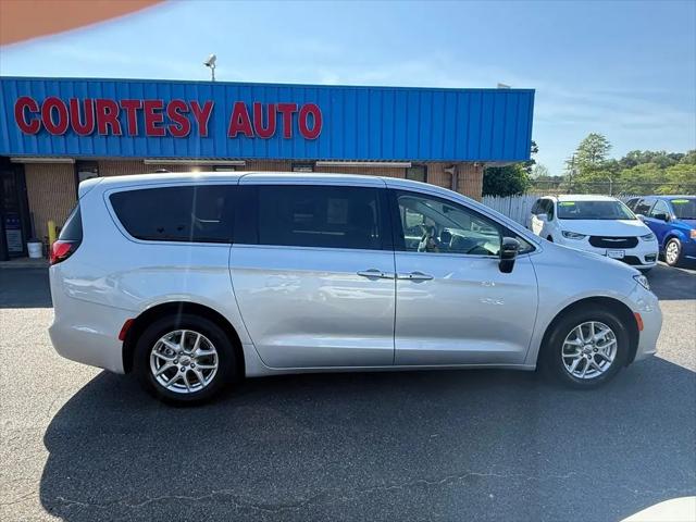 2024 Chrysler Pacifica Touring L