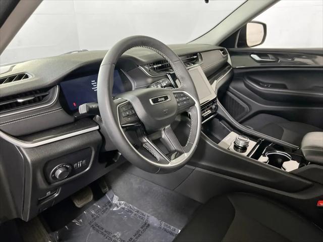2023 Jeep Grand Cherokee Laredo 4x4