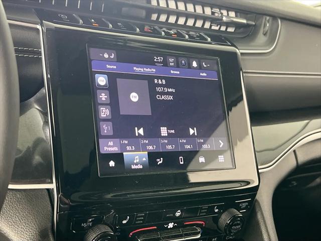 2023 Jeep Grand Cherokee Laredo 4x4