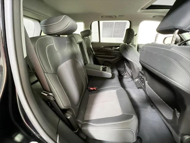2023 Jeep Grand Cherokee Laredo 4x4