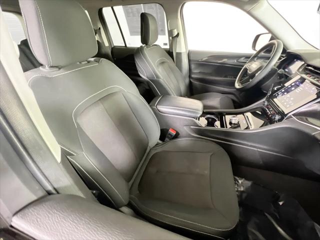 2023 Jeep Grand Cherokee Laredo 4x4
