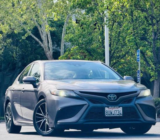 2021 Toyota Camry SE Hybrid