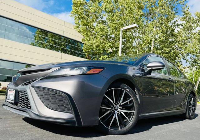 2021 Toyota Camry SE Hybrid