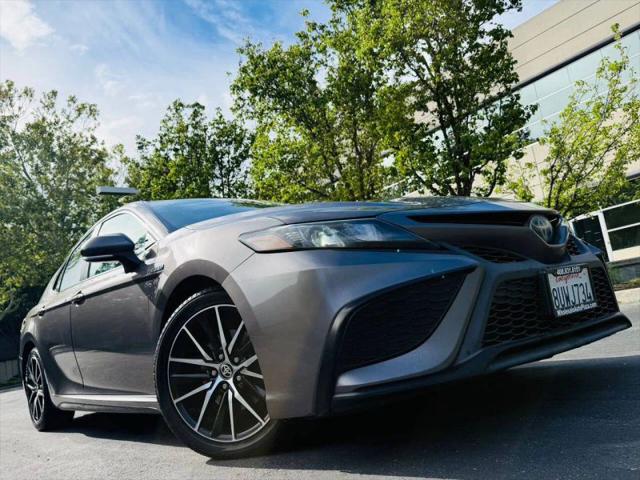 2021 Toyota Camry SE Hybrid
