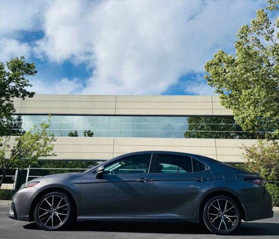 2021 Toyota Camry SE Hybrid