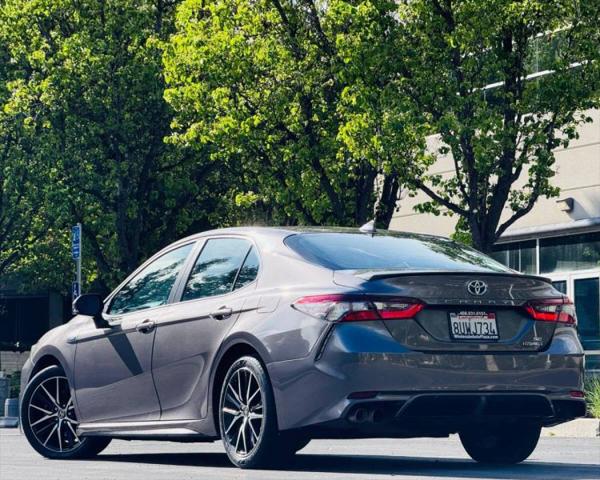2021 Toyota Camry SE Hybrid