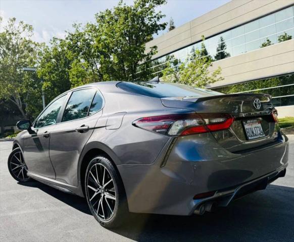 2021 Toyota Camry SE Hybrid