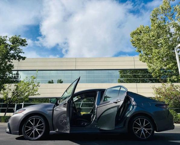 2021 Toyota Camry SE Hybrid