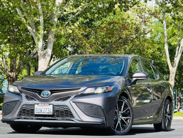 2021 Toyota Camry SE Hybrid