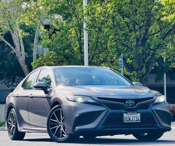 2021 Toyota Camry SE Hybrid