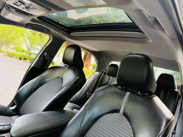 2021 Toyota Camry SE Hybrid